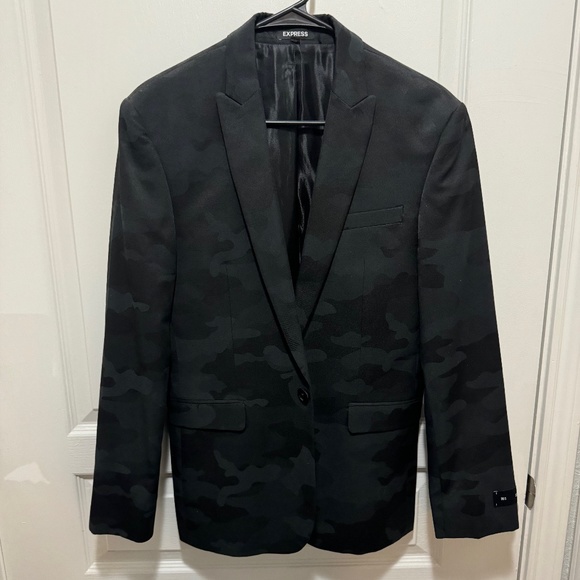 "Urban Chic: The Camouflage Print Fashion Blazer by Express" - Picture 1 of 3